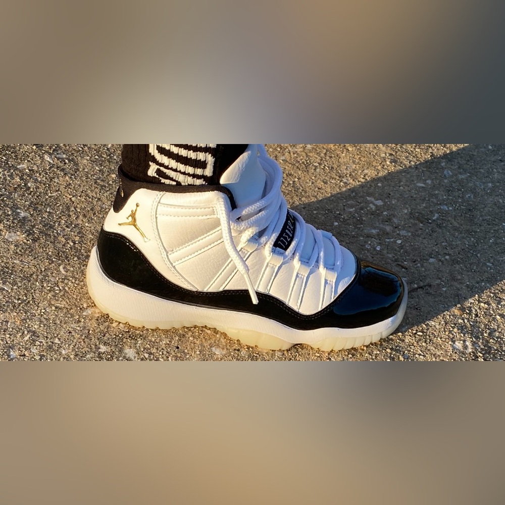 Jordan Athletic Shoes Black White Gold